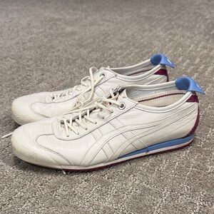 Onitsuka Tiger white leather low profile shoes with purple details on back